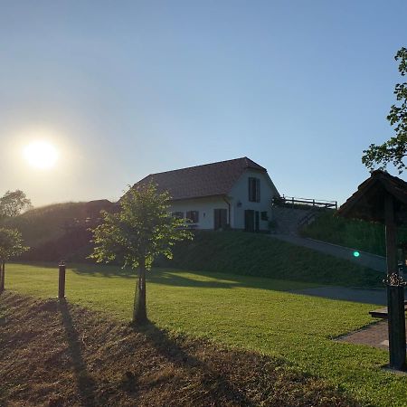 Villa Tourist Farm Artisek Store Exterior foto